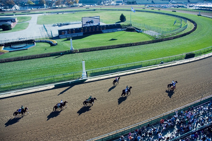 競馬は屋外でレースが行われる