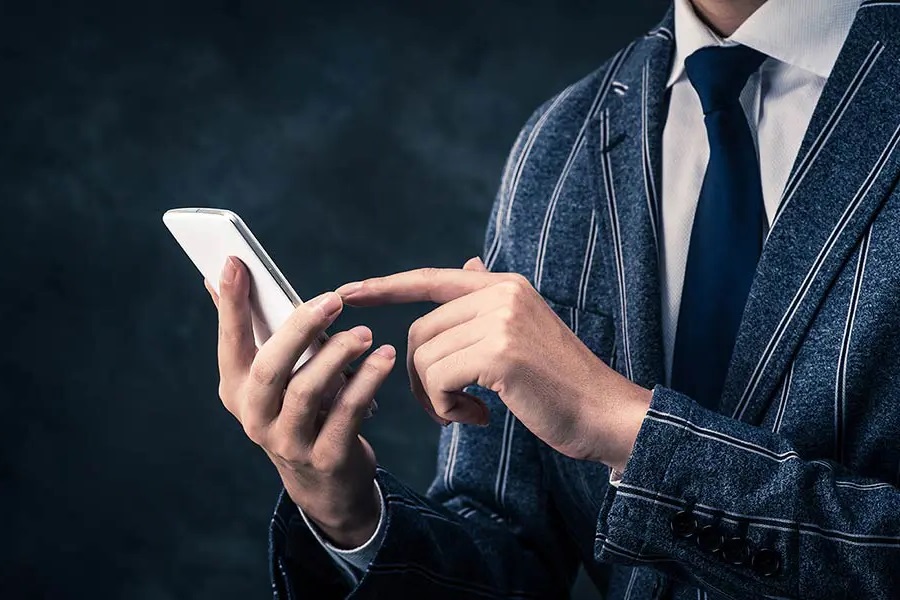 競馬中継は無料でスマホで見られるのか？具体的な方法を解説！