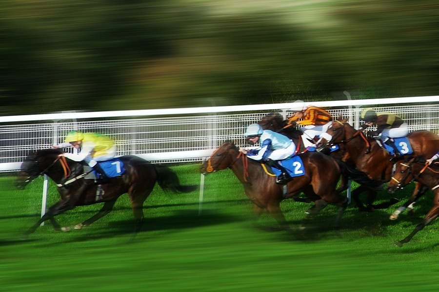 競馬のハイペースとスローペースにおける買い方と有利馬の傾向を紹介